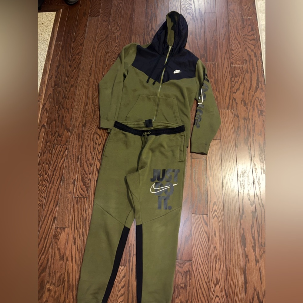 Nike Jogger Sweatsuit